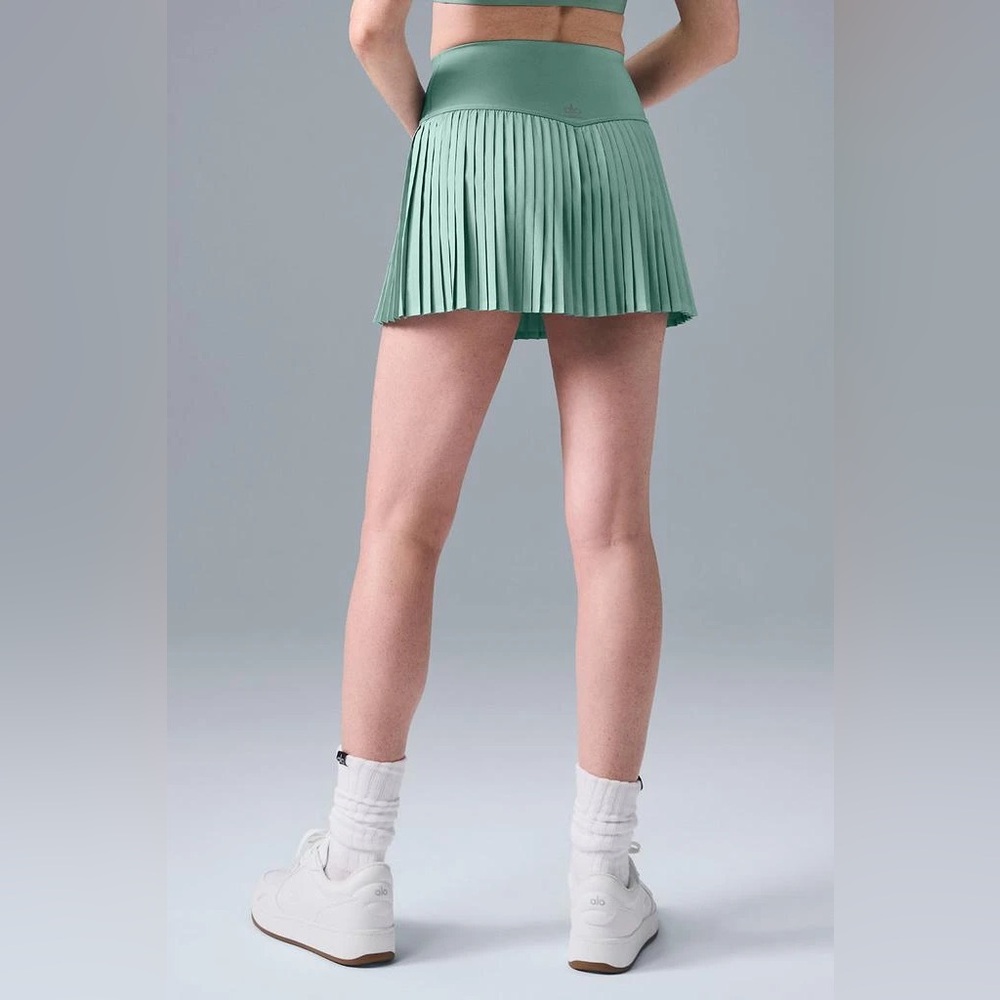 ALO Yoga Grand Slam Tennis Skirt in Botanical Green - Picture 4 of 12